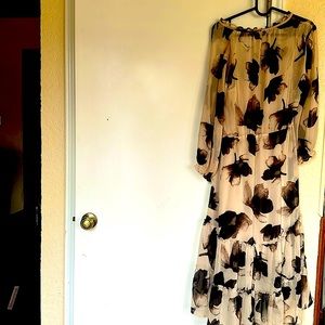 Simplyvera vang   Maxi style dress size small brown and cream ,inner cream color